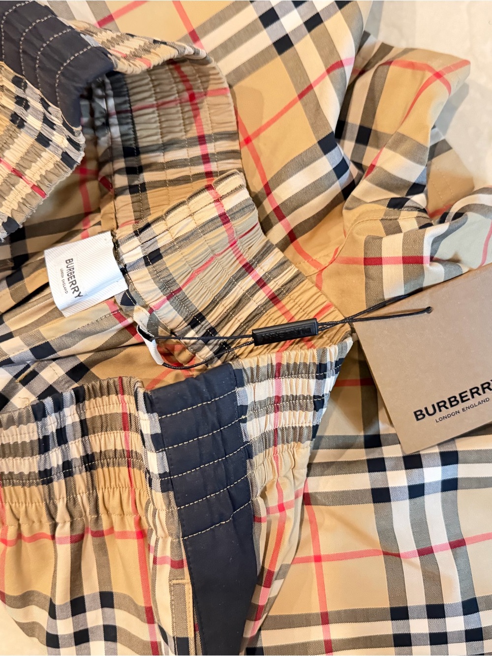 Burberry Beige Plaid Skirt with Navy Trim - Picture 3 of 3